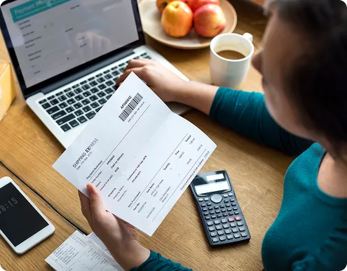 Personas trabajando en una oficina